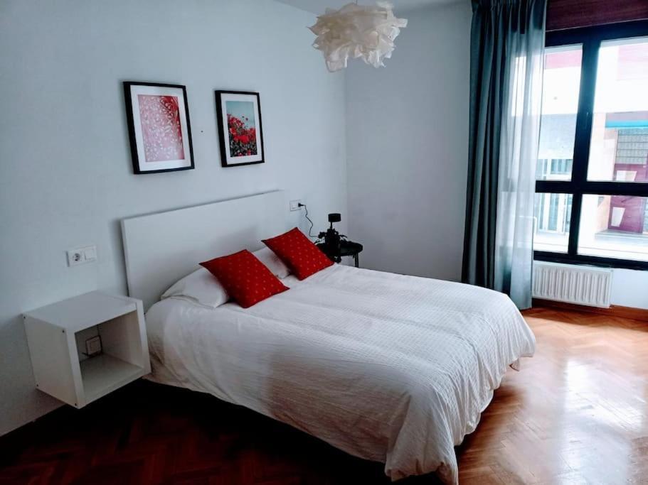 Апартаменты Apartamento Entre Estaciones Овьедо Экстерьер фото