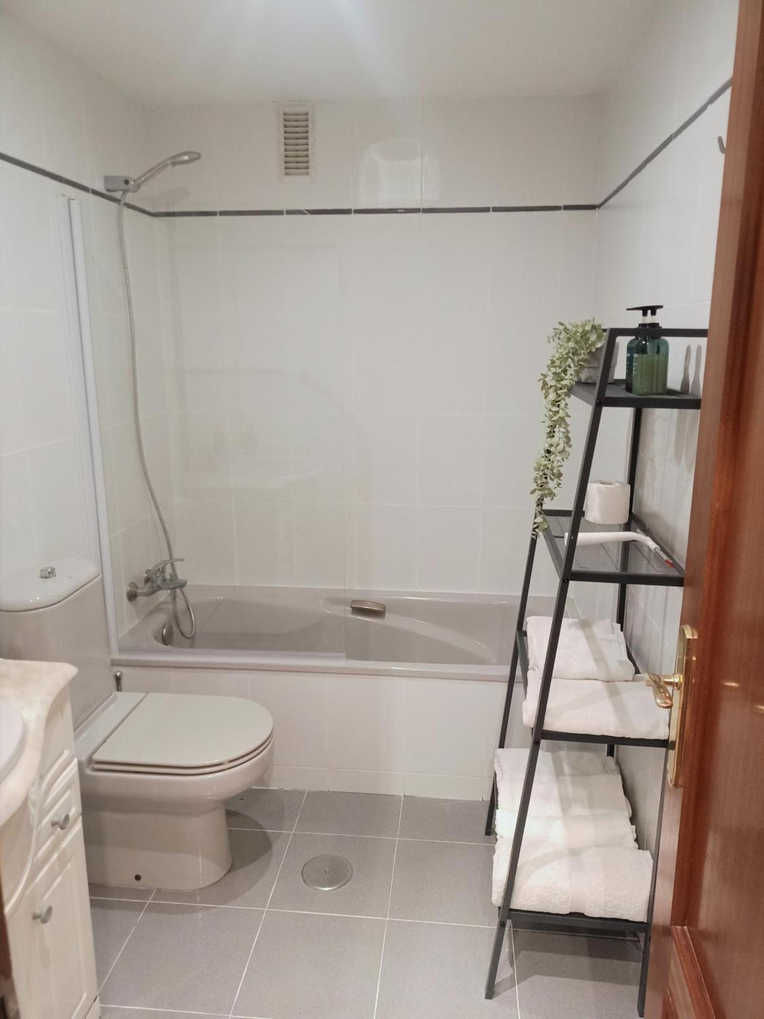Апартаменты Apartamento Entre Estaciones Овьедо Экстерьер фото